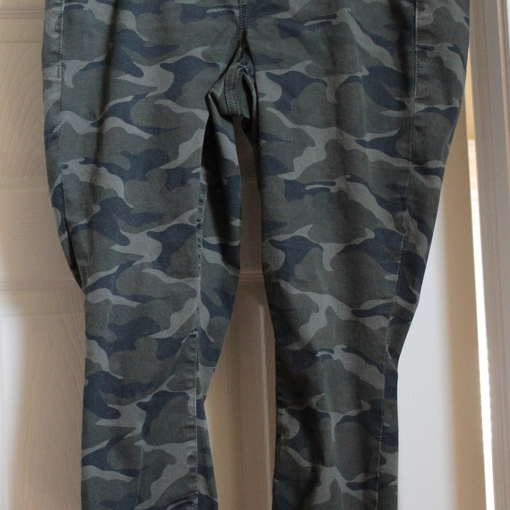 Torrid camaflouge jeggings